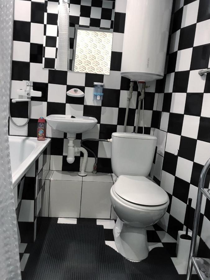 Appartement Сдам Посуточно Однакомнатную Квартиру à Kharkiv Extérieur photo